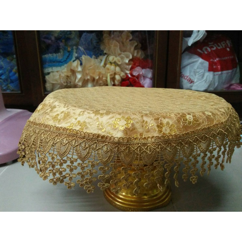 ผ้ารองสินสอด ผ้าห่อสินสอด ผ้ารองพานสินสอด เป็นผ้าลูกไม้สีทองน้ำตาล สองชั้น
