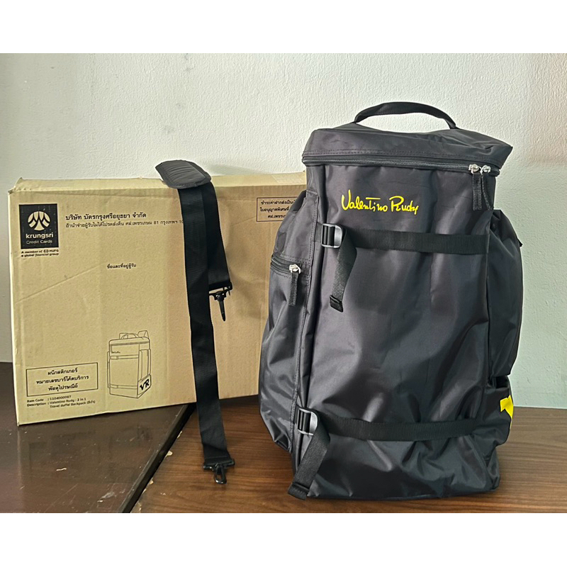 กระเป๋าเป้ สีดำและสีเหลือง Valentino Rudy บัตรเครดิตธนาคารกรุงศรี มือ1 พร้อมส่ง