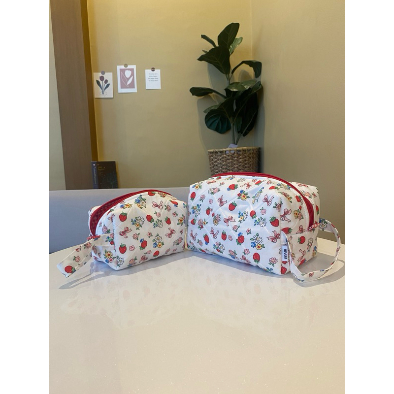 PPAIR strawberry shortcake makeup bag (โบว์ถักแถมให้ทุกออเดอร์น้า)