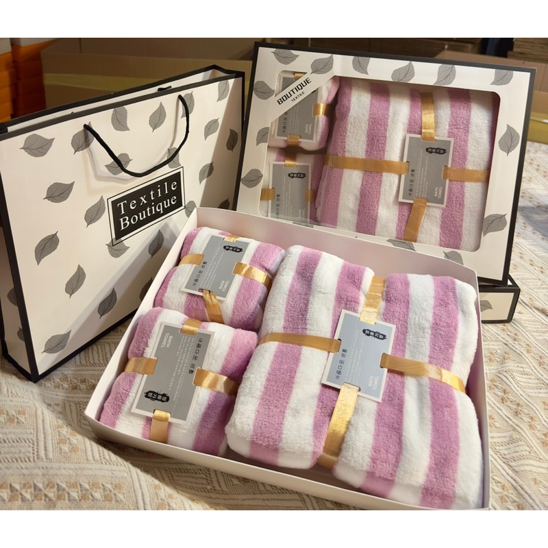 (พร้อมส่งของทุกวัน) ชุดของขวัญ ผ้าเช็ดตัว ของขวัญ มีผ้าขนหนู3ผืน ชุดผ้าเช็ดตัวพร้อมกล่อง กล่องของขวัญ(กล่องขาว)