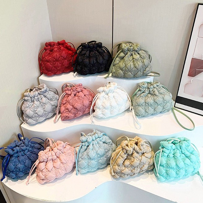 กระเป๋าถือผู้หญิง กระเป๋าก้อนเมฆ BAG-TASTE แบบถุงรูด มีหลายสี ขนาดเล็กใส่ของจุกจิก by lukmee716
