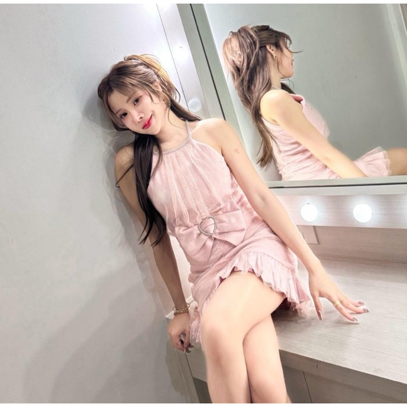 [NITTAYA] D2541 ชุดเดรสกระโปรงคอเต่าเพชรแขนกุดดีเทลกลิตเตอร์แต่งโบว์ สวยหรูดูแพง ใส่ดินเนอร์ ปาร์ตี้