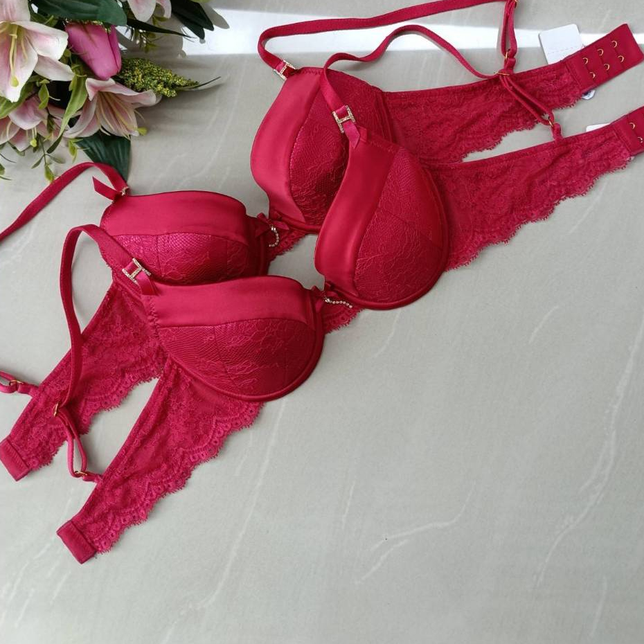 Wacoal Glam  WD3053   บราแต่งลูกไม้ ประดับเพชร