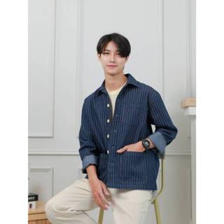 เสื้อแจ็กเก็ตยีนส์สีน้ำเงิน ลายริ้วขาว เนื้อผ้ายืดได้นิดๆ ใค…