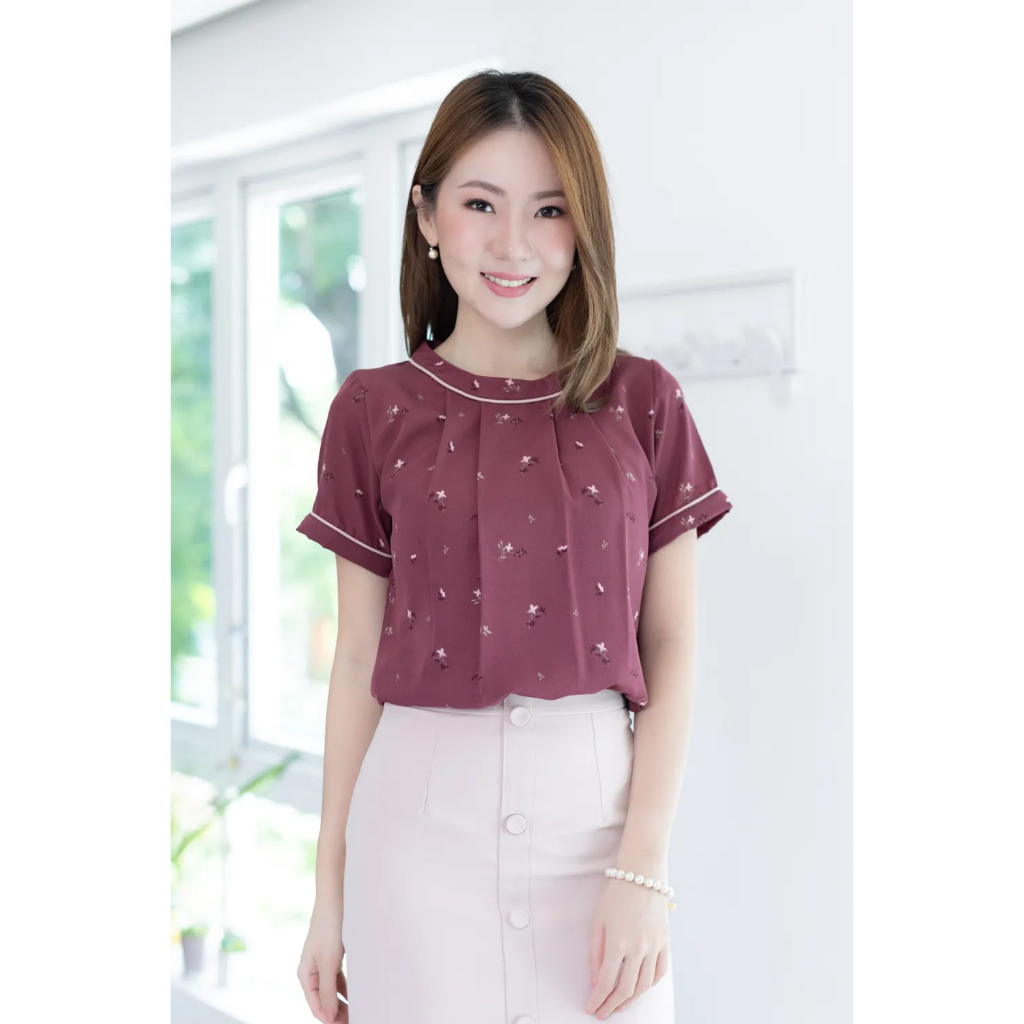 Narinari : MT3417 Folded Front Floral Blouse เสื้อทำงาน ผ้าไหมอิตาลี