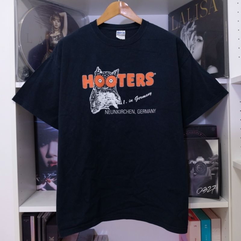 เสื้อยืด Hooters สาขา Germany: Neunkirchen มือสองของแท้