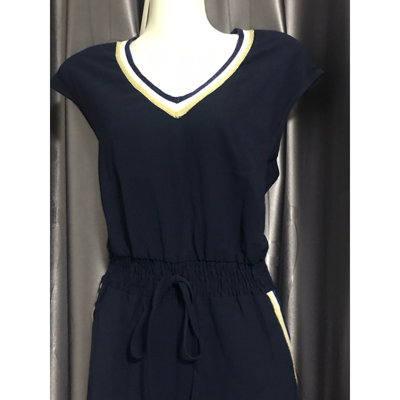 จั๊มยาวสีกรม คอวี ป้าย VEGAS LUXURY