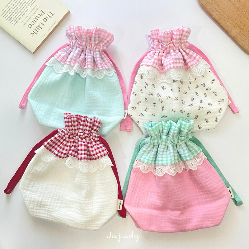 👛พร้อมส่ง👛ถุงผ้าหูรูดแต่งขอบลูกไม้หวานๆ🍧 หูรูดแบบมีก้นน่ารักๆ 🫶🏻✨💕💐Jujudy.shop