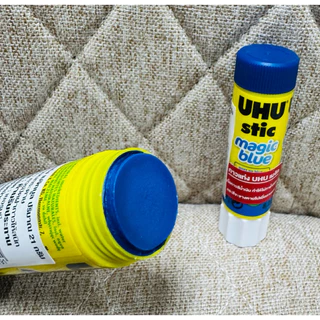 กาวแท่ง สีน้ำเงิน UHU ยู้ฮู Magic blue เนื้อกาวสีน้ำเงิน ช่วยในการทา สีจะหายไปเมื่อกาวแห้ง ไม่ทำให้ทาซ้ำ กาว US.Station