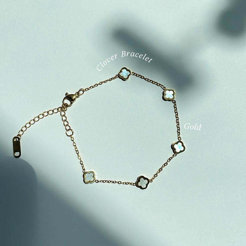 สร้อยข้อมือใบโคลเวอร์สี่ใบสีทอง 𝐷𝑖𝑎𝑚𝑜𝑛𝑑 𝐵𝑟𝑎𝑐𝑒𝑙𝑒𝑡 ( เหล็กไทเทเนียม Titanium Steel ไม่ลอก ไม่ดำ )