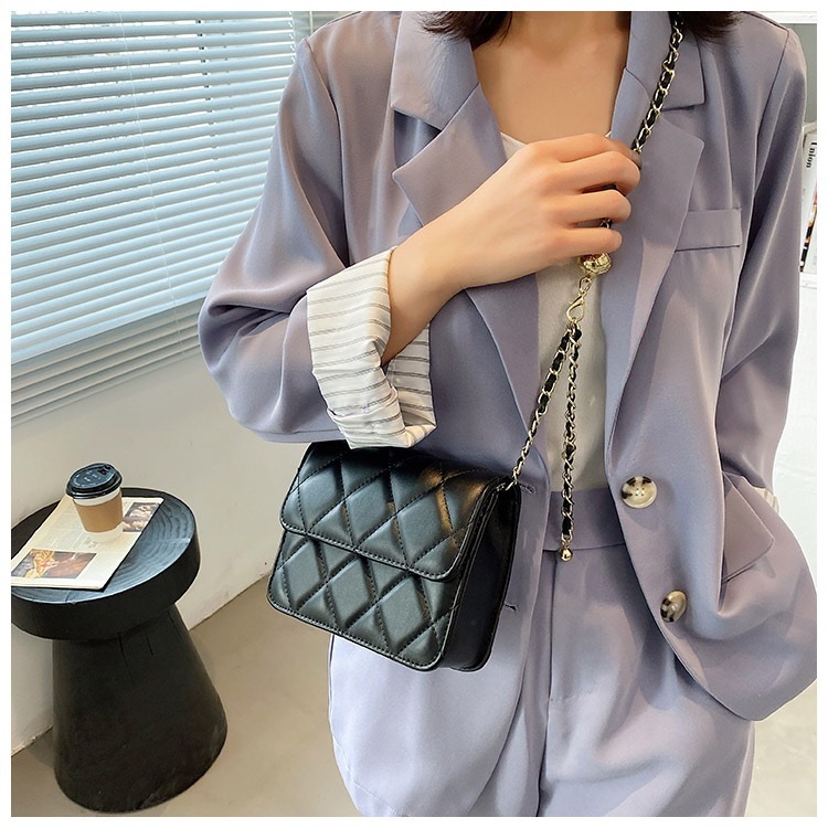 (B-1092)🔥กระเป๋าสะพายข้าง สไตล์วินเทจคลาสสิค ฮิตมากตอนนี้ หนังPU เรียบง่าย แฟชั่นฤดูใบไม้ผลิ แฟชั่นมาใหม่ 2สี