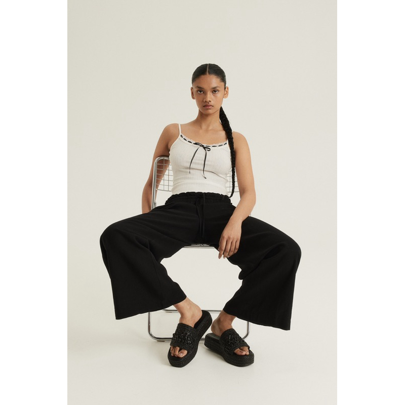(ของแท้ ) Tie-detail lace-trimmed strappy top เสื้อกล้ามสีขาว แต่งขอบลูกไม้