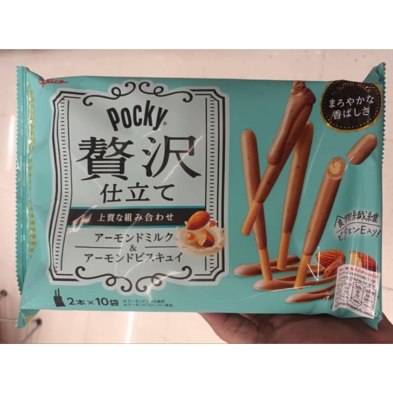 Glico Luxurious Pocky Almond Milk 100g.บิสกิตแท่งๆเคลือบครีมช็อกโกแลตรสอัลมอนด์ 100กรัม