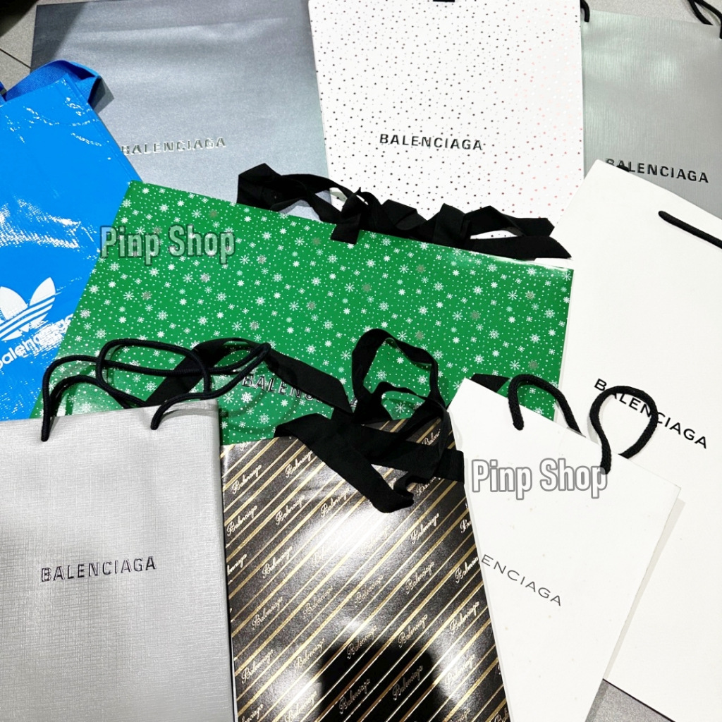 อ่านรายละเอียดก่อนสั่ง Balenciaga ถุงกระดาษ แบรนด์เนม ของแท้ บาเลนเซียก้า มีหลายขนาด ถุงของขวัญ สวย หูหิ้ว เทา ขาว เขียว