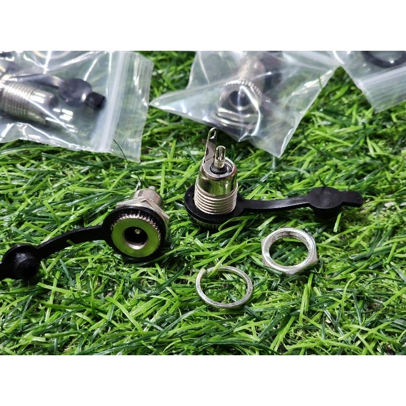 ช่องชาร์จ Dc 5.5x2.1 มีจุกปิด(จำนวน1ชิ้น) อุปกรณ์บลูทูธ diy ช่องชาร์จแบตตู้บลูทูธ ช่องชาร์จ มียางปิด 5.5x2.1mm.