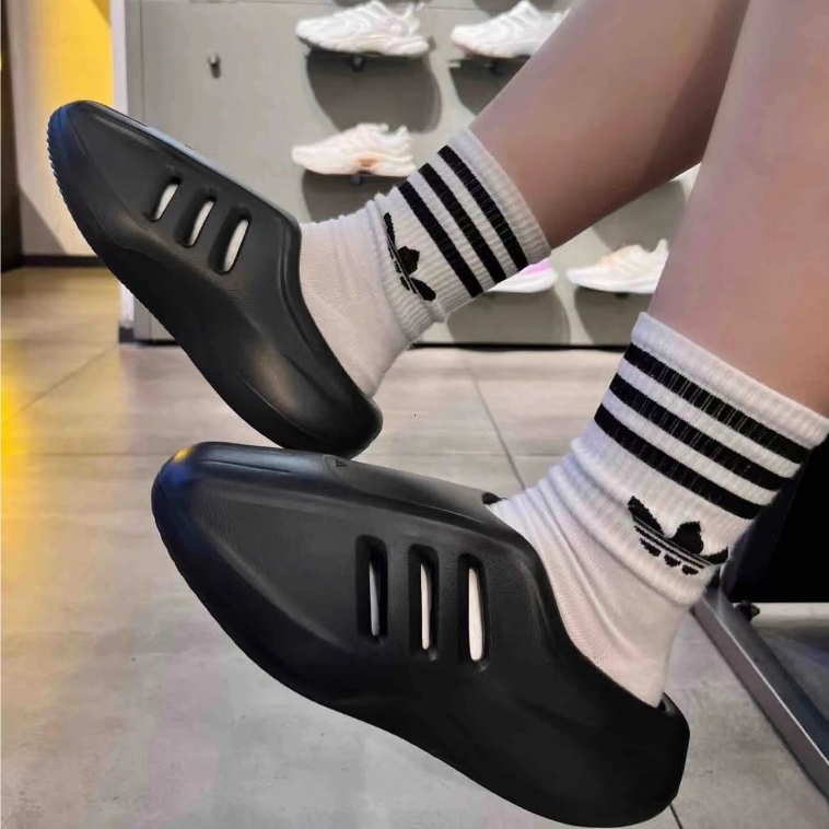 Adidas AdiFom รองเท้าแตะชาย รองเท้าแตะผู้ชายฤดูร้อนกลางแจ้งที่มีคุณภาพสูงรองเท้า รองเท้าผู้ชาย