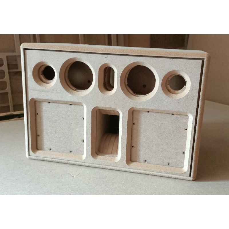 ตู้ไฟฟ้า 4.5 นิ้ว กลาง 3 นิ้วคู่ แหลม 2 นิ้วคู่