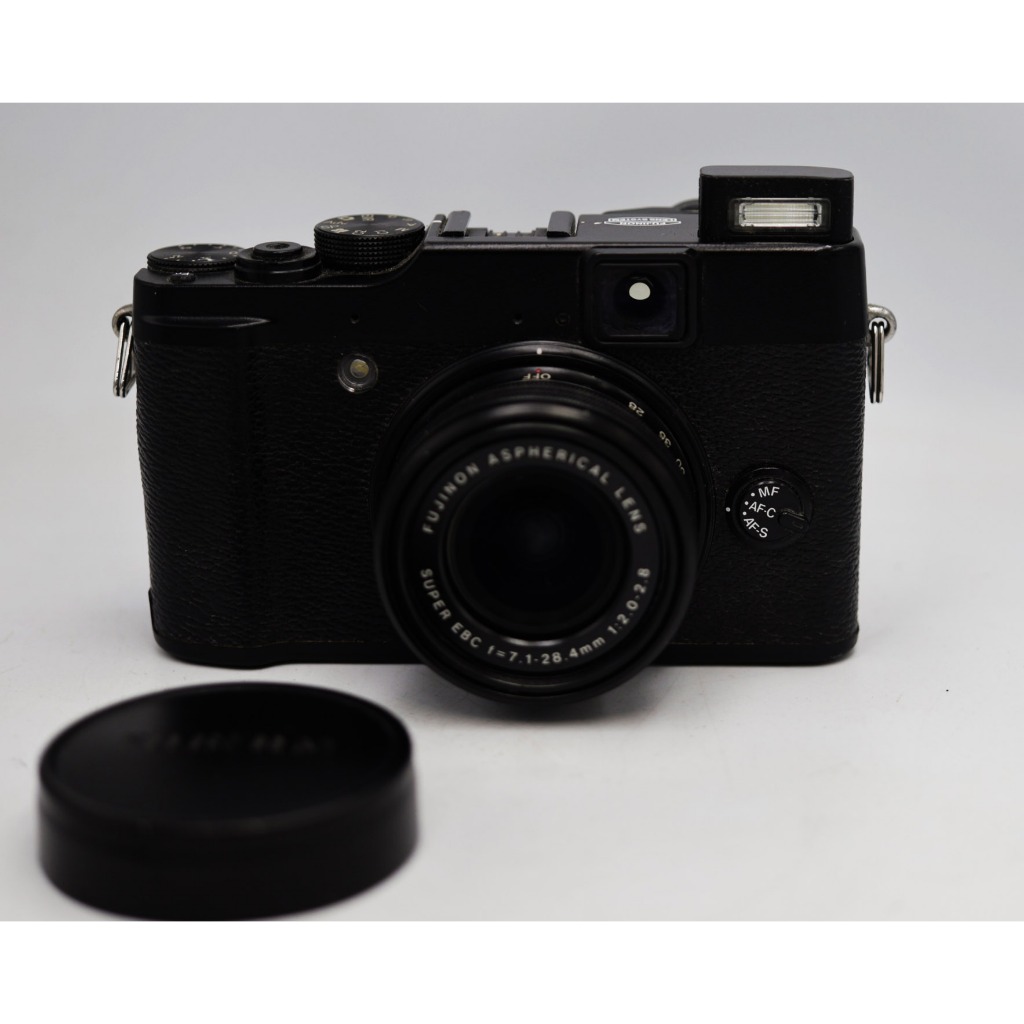 Fuji Fujifilm X10 28-112mm F2-2.8 Full HD 1080p มี Optical zoom viewfinder! เซนเซอร์ EXR CMOS ขนาด 2