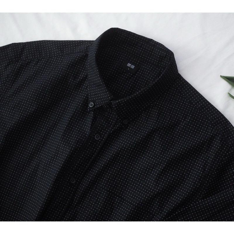 เสื้อเชิ้ตแขนยาว แบรนด์ Uniqlo สีดำ ลายจุด ป้าย size L