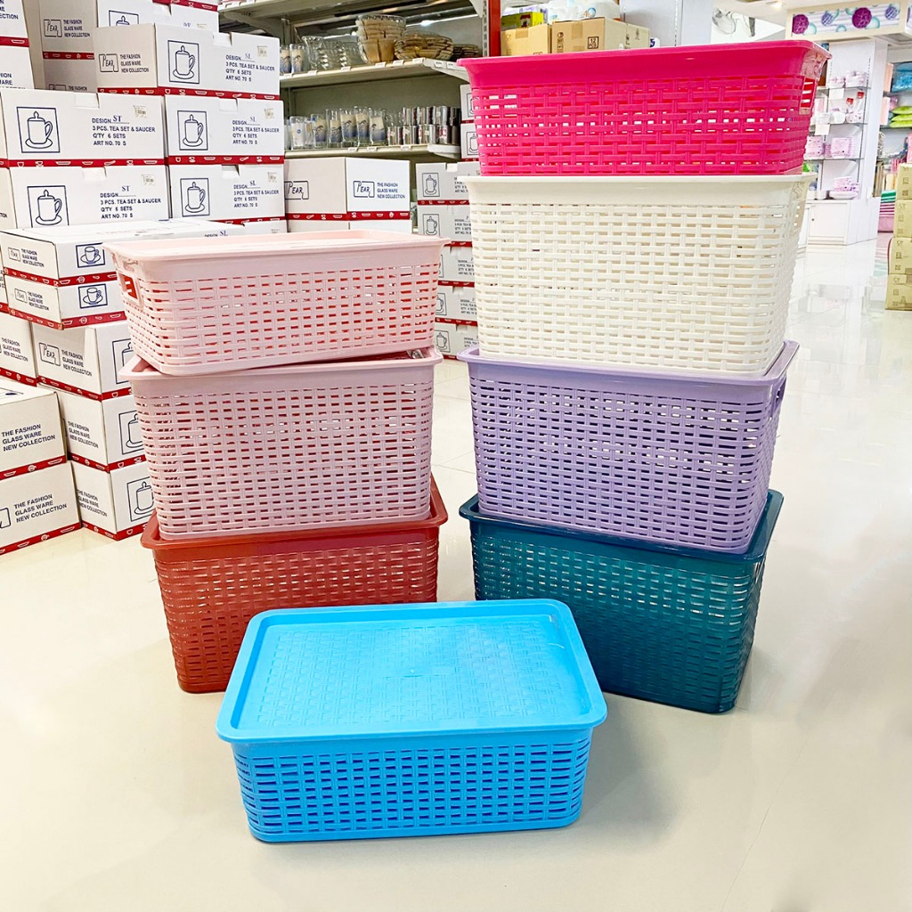 [1ใบ] ตะกร้าพลาสติก ตะกร้าลายหวาย ตะกร้าเก็บของอเนกประสงค์ มีฝาปิด JCJ Plastic Storage Box with Lid
