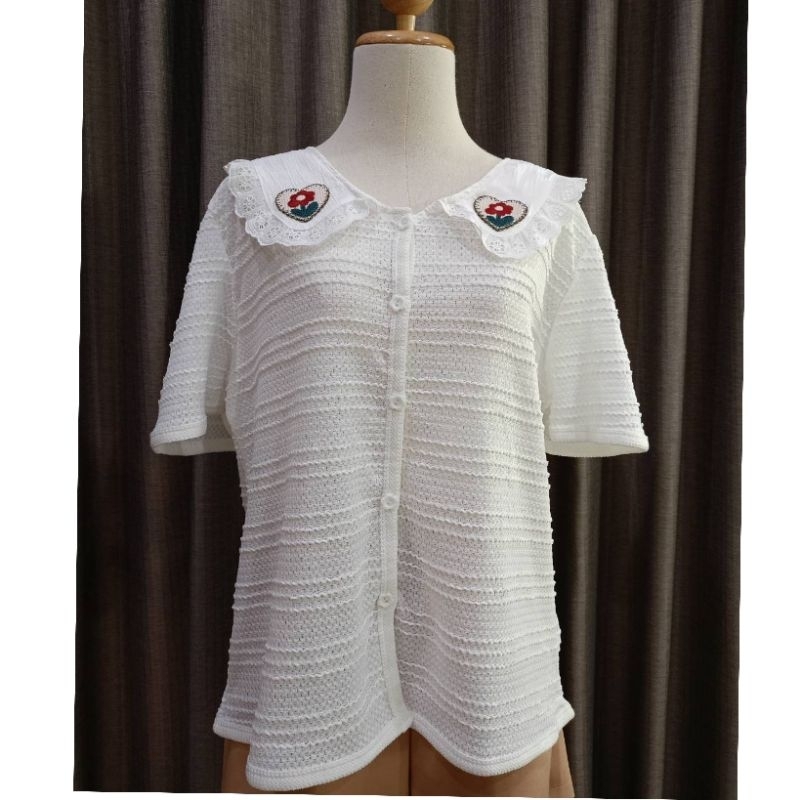 เสื้อยืด​ คอบัวกระดุมหน้า​ อก​ 42-44​ นิ้ว​ยาว​24​นิ้ว​ ราคา​ 199บาท