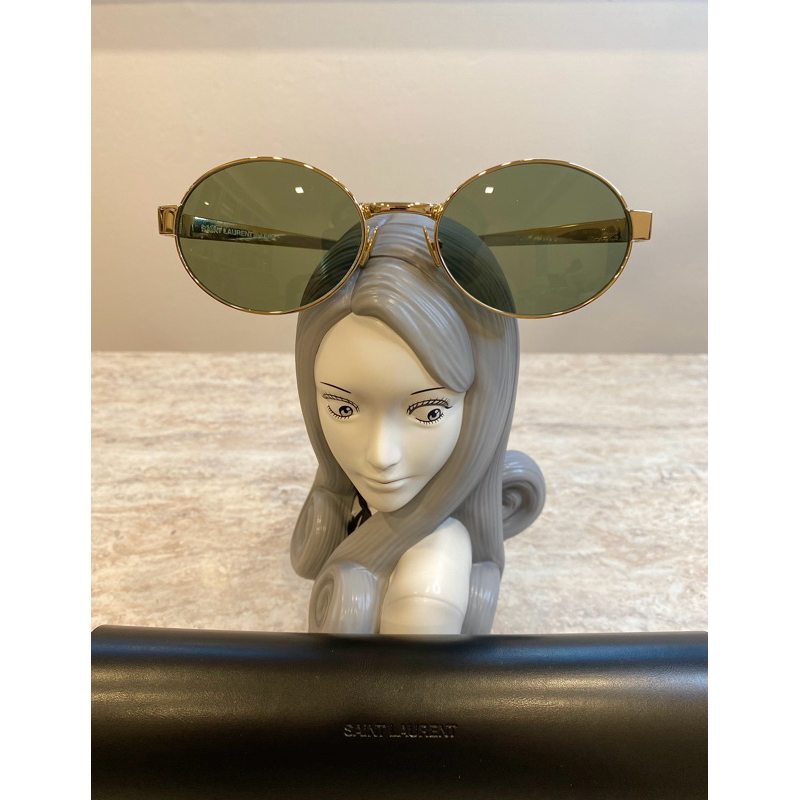SAINT LAURENT 💯% รุ่น SL692 กรอบแว่นกันแดดทรงรี เรียบหรูดูเท่สุดๆ
