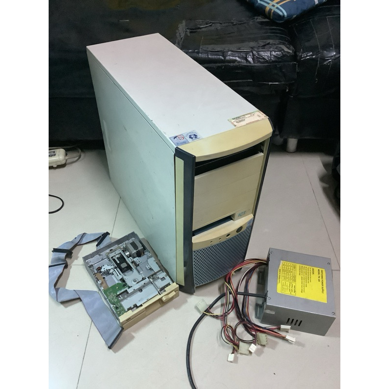 Floppy disk drive ตัวใหญ่ 5.25"/เคสคอมพิวเตอร์เก่า หน้าขาว-🚨🚨มีเฉพาะเคสไม่มีอุปกรณ์ข้างใน/ซัพพลายโบร