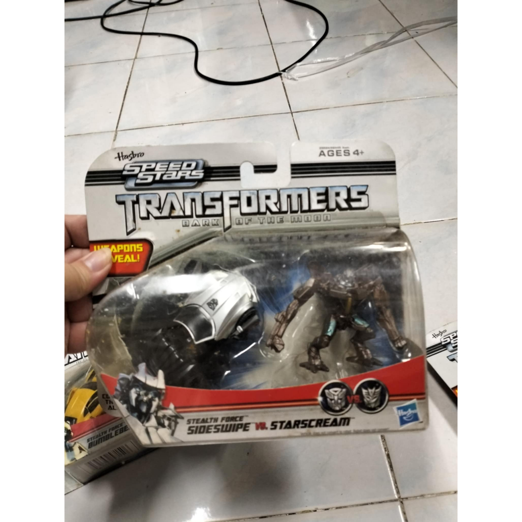 Additional Pictures of Sideswipe vs Starscream