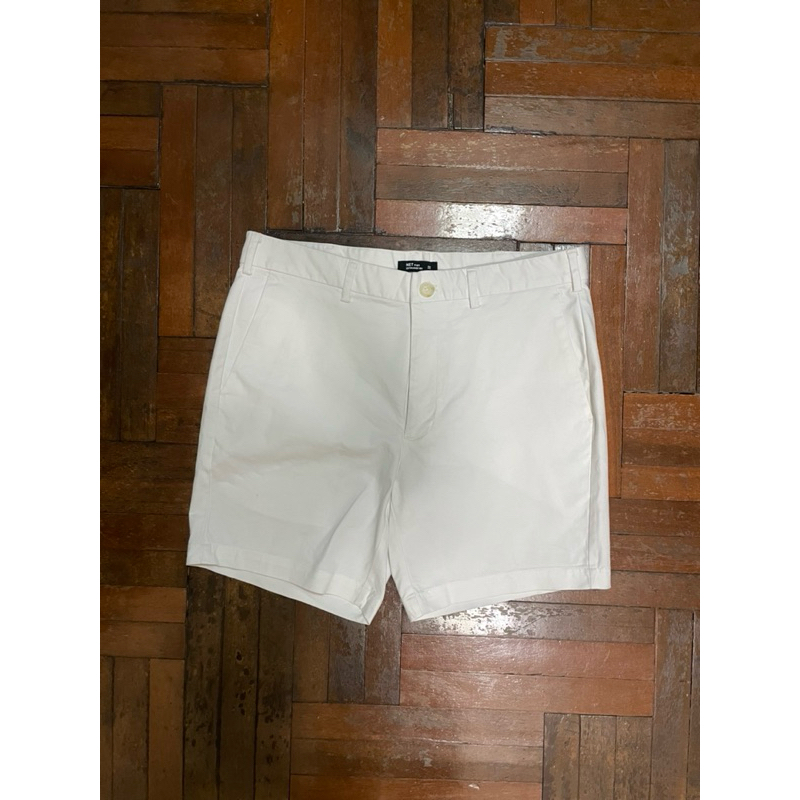 CHINO SHORTS - กางเกงขาสั้นชิโน่สไตล์โมเดิร์น สภาพสวยๆ 100% ผ้านุ่มยืด ใส่สบายๆ ผ้าระบายอากาศดี ไม่ร้อน มีสีให้เลือกเยอะ