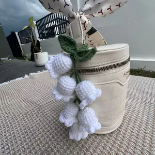 สายคล้องกระเป๋าถักไหมพรม ดอกระฆังหรือดอกลินลี่แห่งภูเขา Lily of the valley