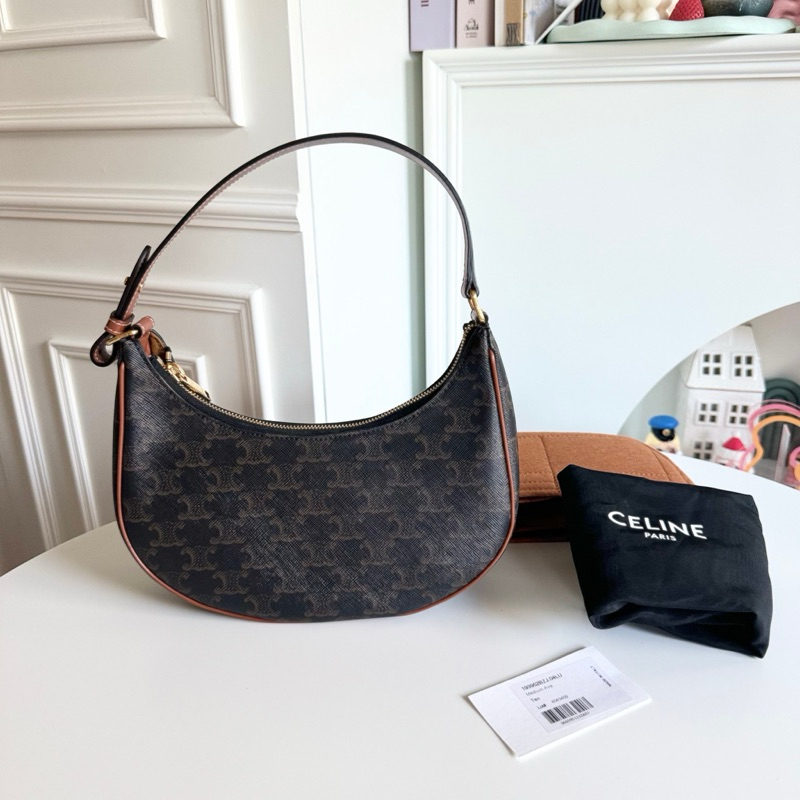 Used once ‼️Celine Ava ปี2022 sizeปกติ  สภาพใหม่กริบ ใช้1ครั้ง หูแข็ง ชัด มุมไม่ถลอก ภายในสะอาด สภาพ