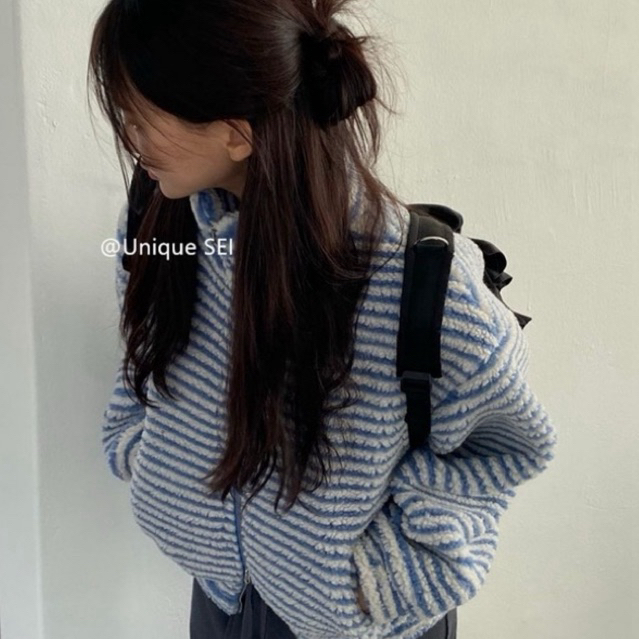 - PRE ORDER 15 DAYS - PP HOME เสื้อกันหนาวขนลายทางฟ้าขาว