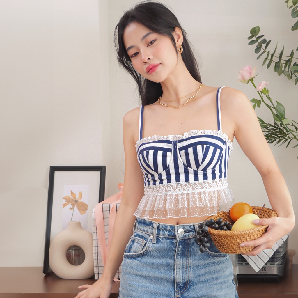 LUCA STUDIO_Liona bustier - เสื้อครอประบายลูกไม้ ตัดต่อลายผ้า มีฟองน้ำเสริมอก ยางยืดสม็อค