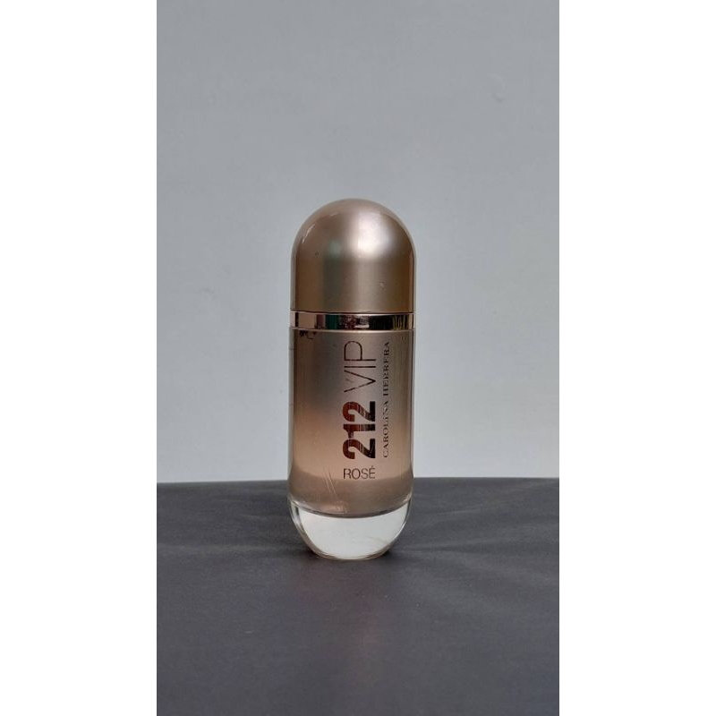 น้ำหอมแบ่งขายมี2กลิ่นทักแชทนะคะ  212 VIP Rose,  212VIP