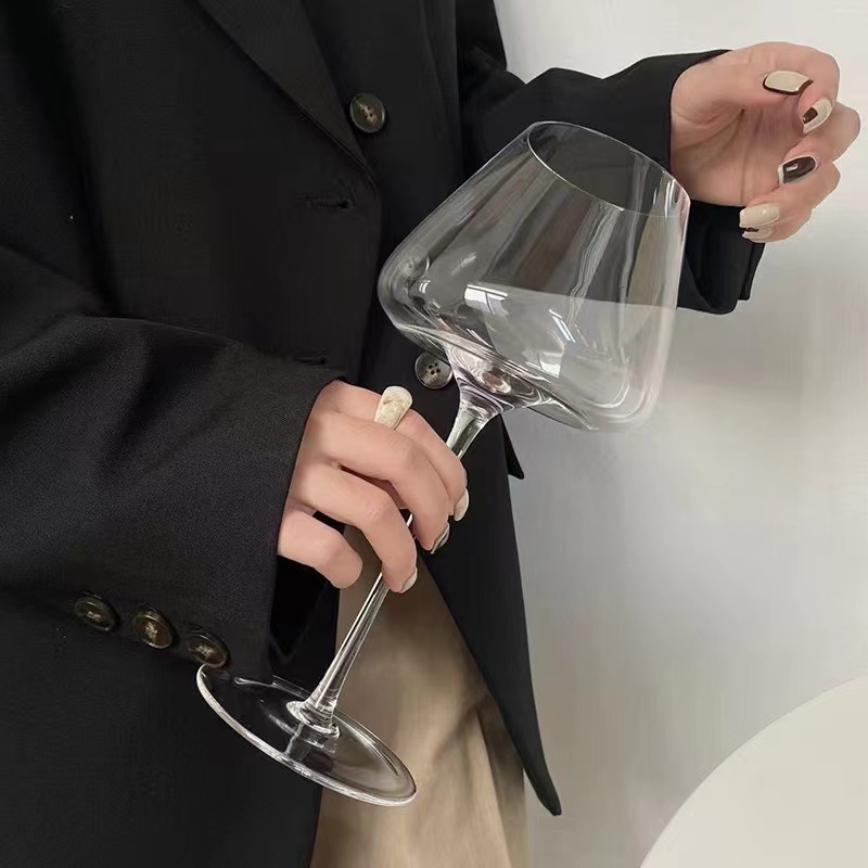 720ML WINE CUP【พร้อมส่งในไทย】 แก้วใสเบอร์กันดีแก้วไวน์แดงใช้ในครัวเรือนที่มีคุณภาพสูงร่องแก้วไวน์สูง