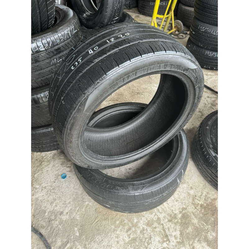 235/40R18 Toyo ปี 20 ดอกพอใช้ได้