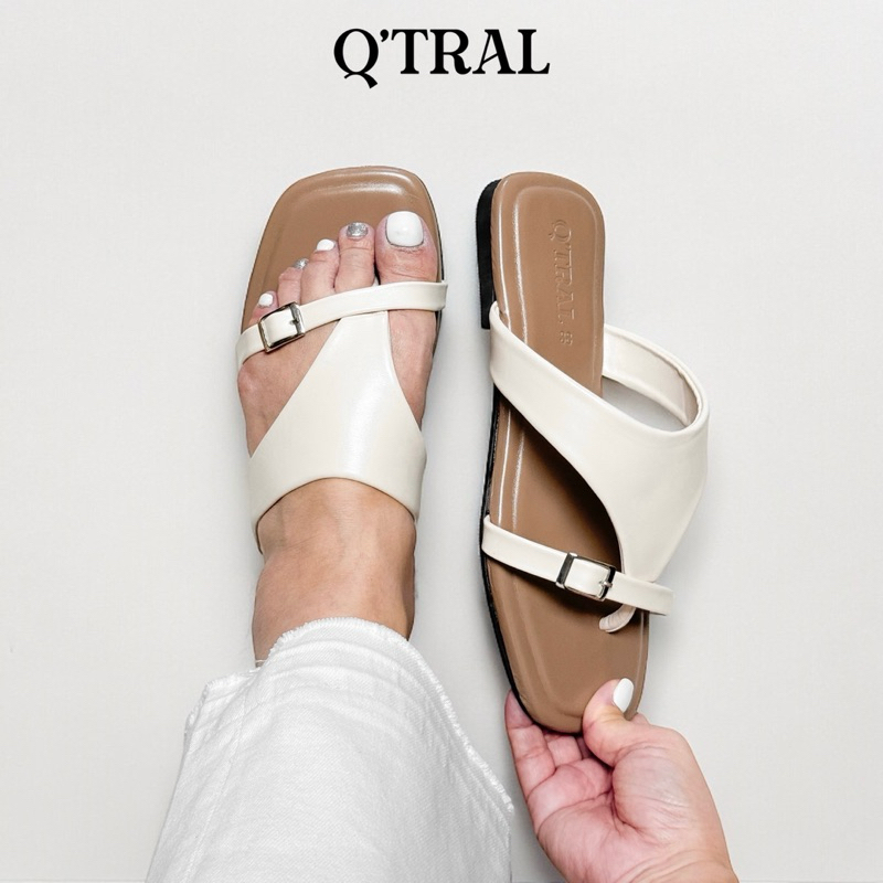 (แนะนำใส่ตรงไซส์)รองเท้าแตะ ไซส์ 36-43 แบบคีบ คาดสายเข็มขัดเก็บหน้าเท้า แบรนด์ Q'TRAL (QT010)