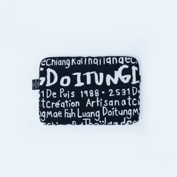 DoiTung กระเป๋า Laptop Cover.Doitung Depuis รุ่น: Laptop Cover.Doitung Depuis Black/White 38x26x2 cm