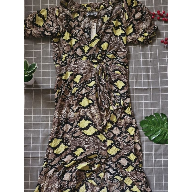 เดรสยาวลายงู งานป้าย THONG YOY