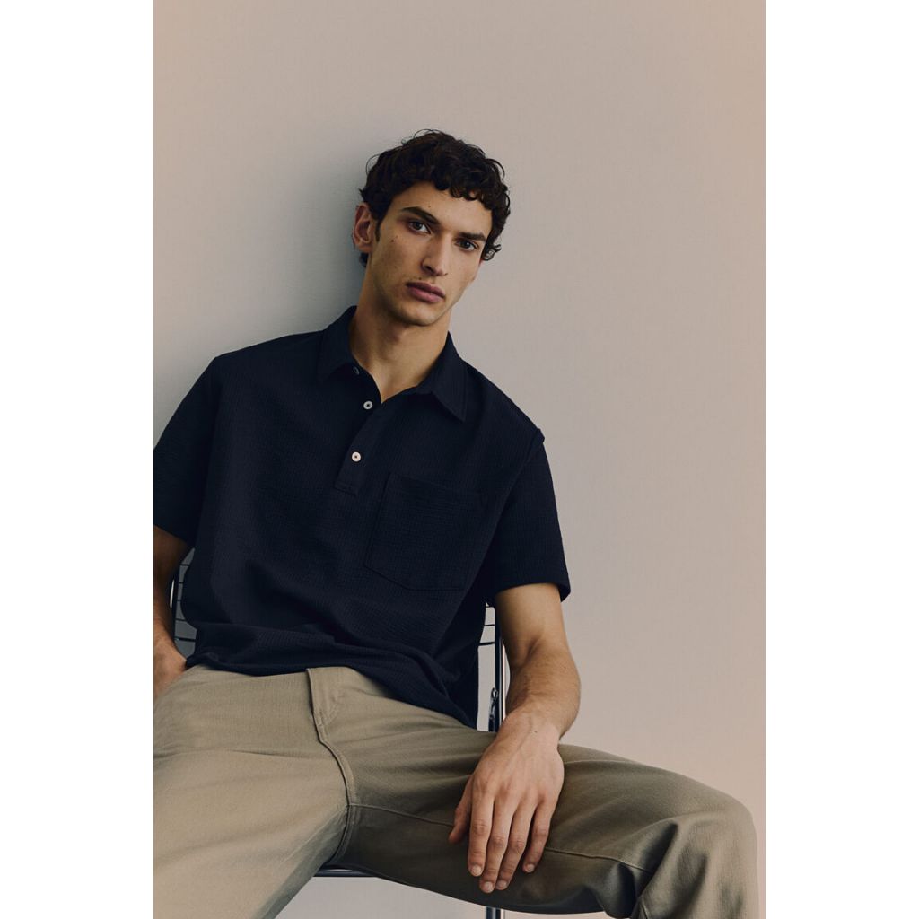 H&M เสื้อโปโลลายวาฟเฟิลทรงพอดีตัว Man Regular Fit Waffled polo shirt 1231659_1