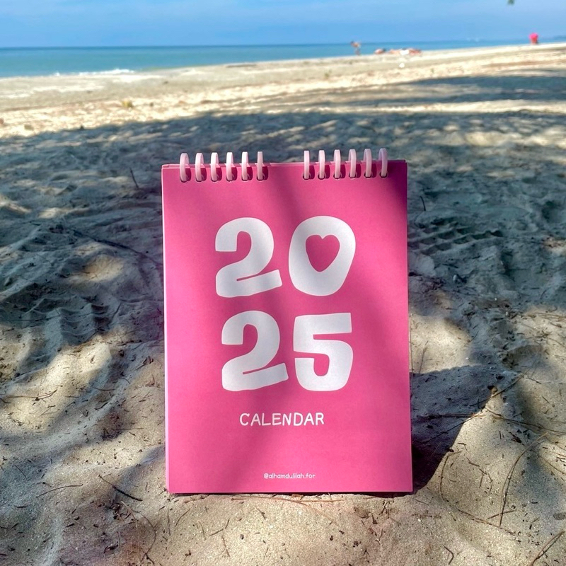ปฏิทินตั้งโต๊ะปี 2025