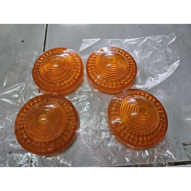 ราคาต่อ4ฝา ฝาไฟเลี้ยว Yamaha RX100 RX125 DT100 DT125 DT175 เป็นของใหม่เก่าเก็บ
