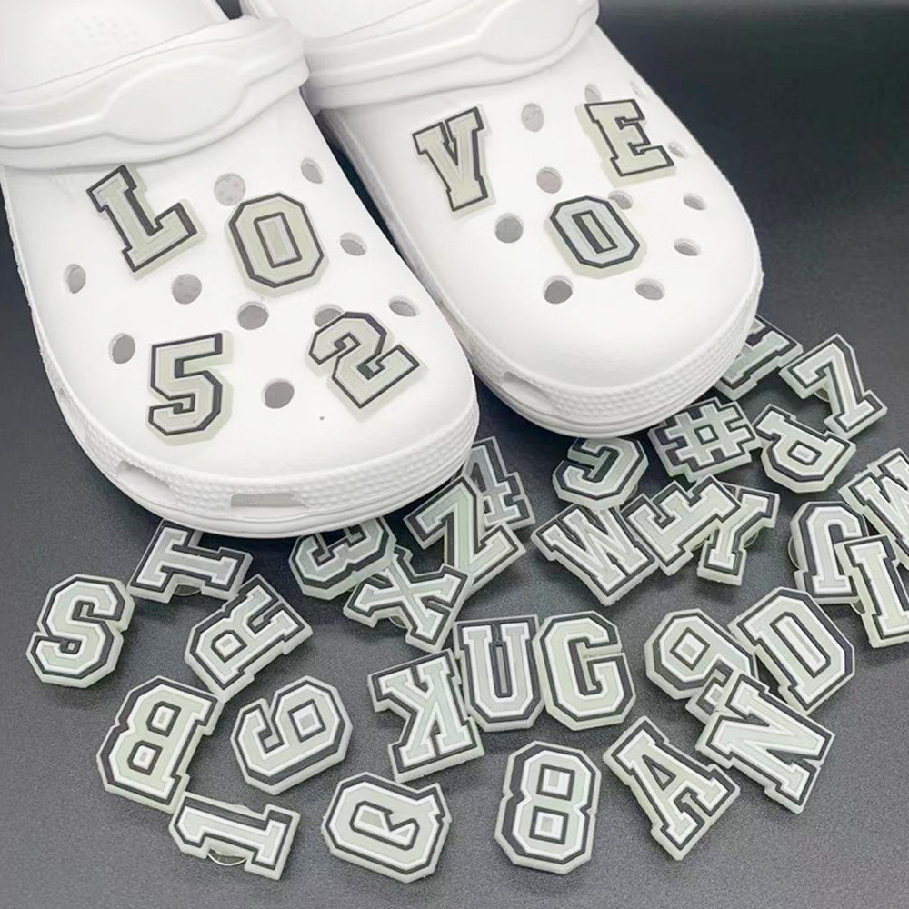 ตัวติดรองเท้า Pvc ตัวอักษร A-Z เรืองแสง สำหรับตกแต่งรองเท้า Jibbitz
