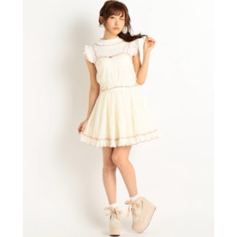 set up แบรนด์ Lizlisa เสื้อชมพู กระโปรงสีขาว  สวยมากๆค่ะสายแบ๊วควรมีไว้ครอบครอง😘💕แบรนด์ญี่ปุ่น 🇯🇵แท้