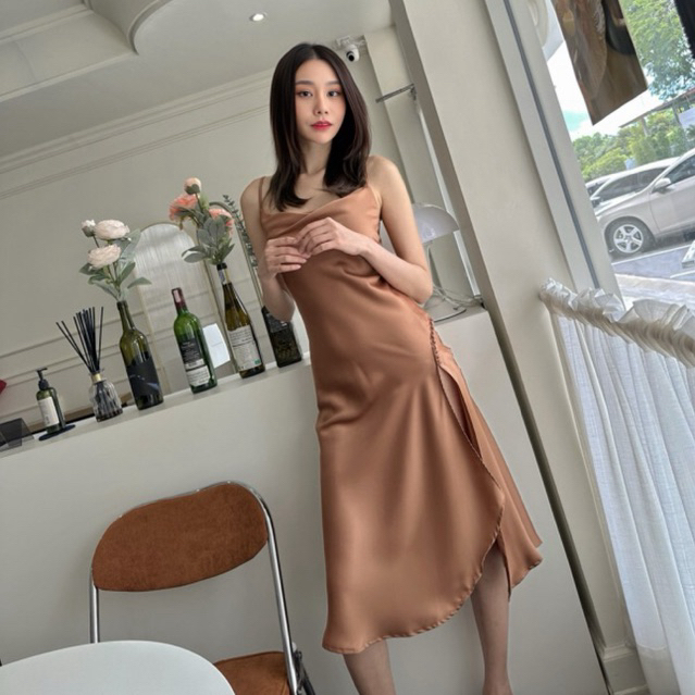 Katy dress - เดรสซาตินแต่งกระดุมผ่าข้าง เดรสออกงาน ชุดออกงาน