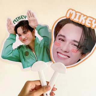 รับทำพัดหัวโต รูปเพื่อน ศิลปิน ดารา ฯลฯ (ส่งรูปทางแชท)💖(คิวผลิต2-3วัน)