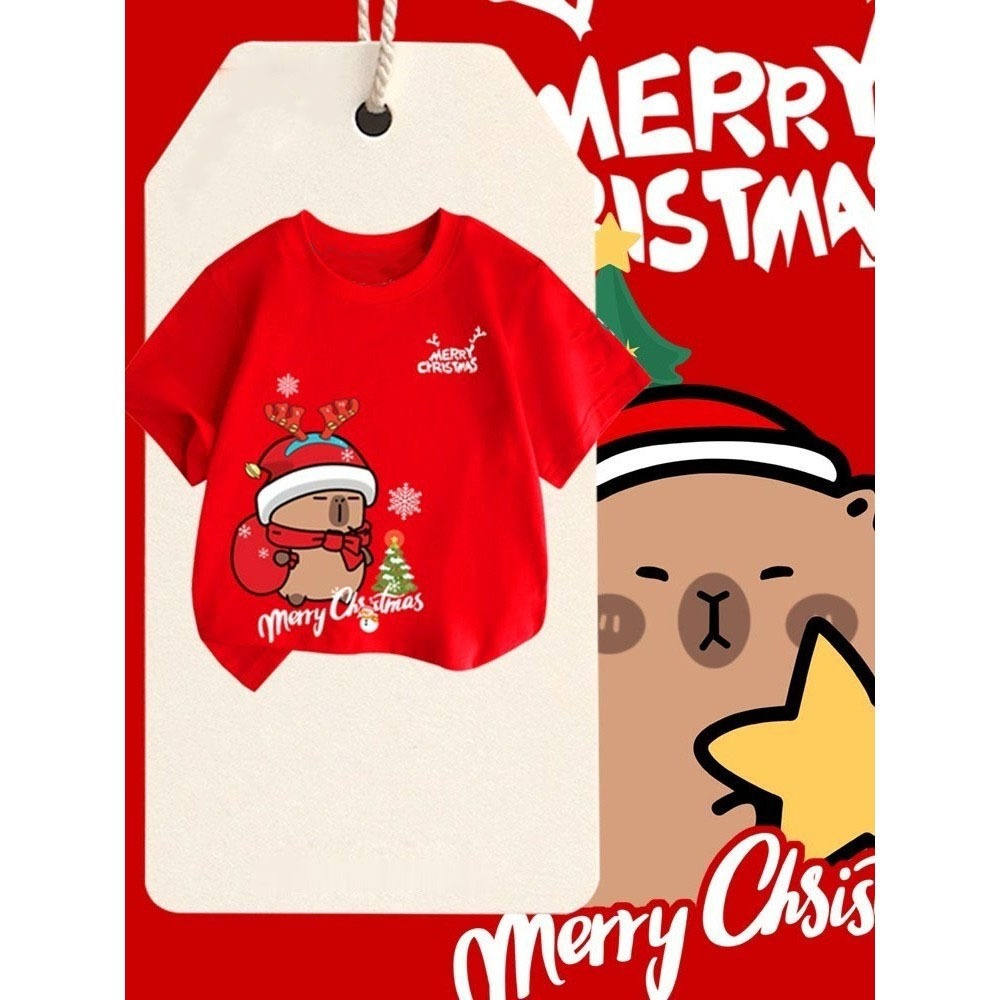 (จัดส่งตลอด 24 ชั่วโมง)Merry Christmas capybara ปลาปักเป้า คริสมาสต์ ซานต้า กัมป์ สีแดง. แขนสั้นของเด็กๆ เสื้อยืดฉลองกัน