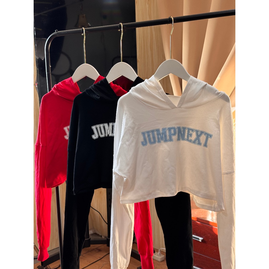 MesubShop เสื้อครอปแขนยาว มีฮู้ด สกรีนโลโก้ ใส่กันแดดกันลมกันหนาวได้หมดจ้า รุ่น ฮู้ดJumpnext