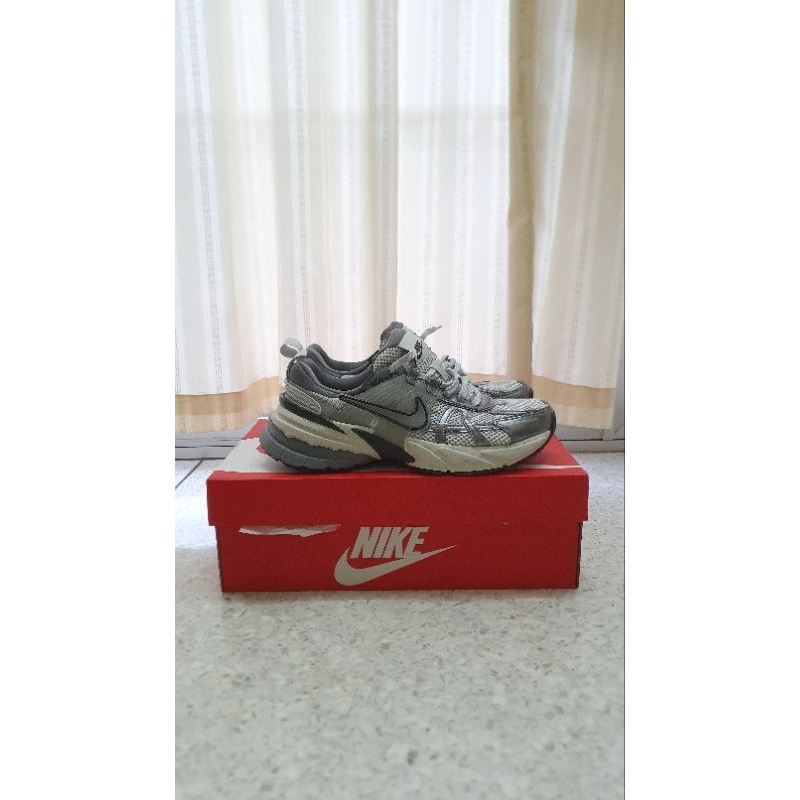 ✅️พร้อมส่ง Nike v2k run size uk5 ของแท้100%