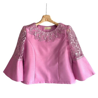 เสื้อผ้าไหมอัดกาว คอกลมแขนบาน ตกแต่งลูกไม้ฝรั่งเศส